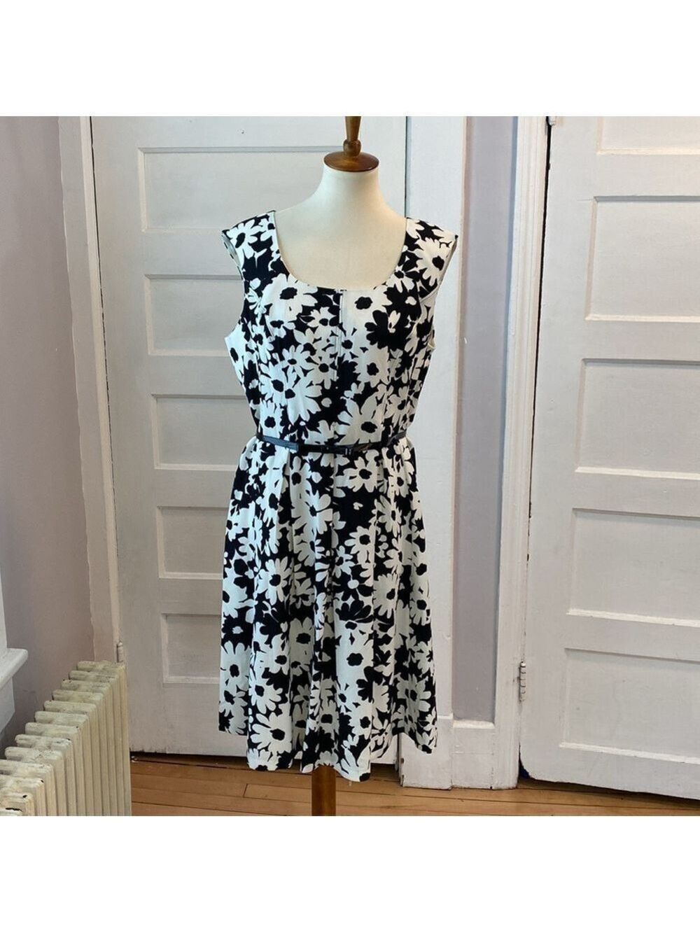 Kasper Sleeveless Black & White Floral Print A-line Dress, Size 14